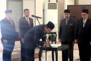 Bupati menegaskan bahwa pelantikan ini bukan sekadar seremonial, melainkan momentum penting untuk memperkuat komitmen dan penyegaran birokrasi demi kemajuan daerah.