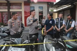 Kapolres Jember AKBP Bobby A. Condroputra, mengatakan para tersangka punya peran berbeda dalam jaringan.