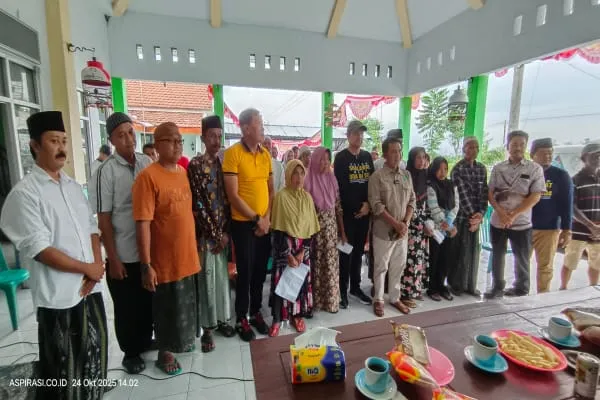 Bantuan tersebut diserahkan langsung oleh perwakilan anggota DPR RI, Nasim Khan, melalui Aurangzeb direktur NKI