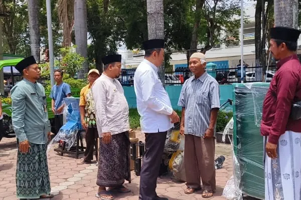 Hal itu disampaikan dalam acara penyerahan 202 unit alat dan mesin pertanian (alsintan) kepada 68 kelompok tani di Bondowoso