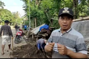 Gerak Cepat Kades Sumber Kokap Tanggapi Aduan Warga, Bongkar Gorong-Gorong Tersumbat untuk Antisipasi Banjir