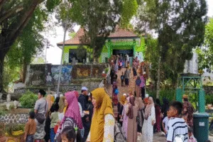 Ribuan Peziarah Padati Makam RBA Kironggo, Tokoh Legendaris Bondowoso