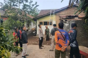 Angin Kencang Terjang Bondowoso, Tujuh Rumah di Karang Anyar Rusak BPBD Langsung Turun Tangan