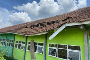 Angin Kencang Terjang SMKN 1 Tapen, BPBD Bondowoso Lakukan Asesmen Cepat