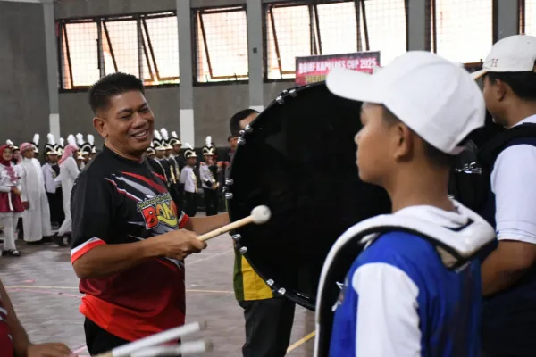 Kasdim 0822 Hadiri Bondowoso Open Marching Festival Kapolres Cup 2025