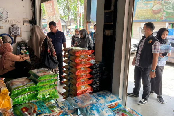 Polres Bojonegoro Bersama Pemkab Gelar Sidak Gabungan, Pastikan Harga Beras Tetap Terkendali Menjelang Nataru