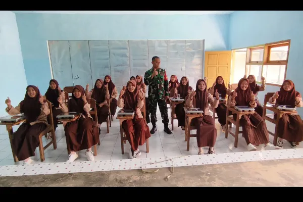 Yayasan Satu Hati Peduli Umat Salurkan 2.175 Paket MBG di 55 Titik, SMK Ponpes Nurul Falah Salah Satu Penerima