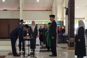 Bupati Bondowoso Lantik Sejumlah Pejabat Baru, Tegaskan Pentingnya Integritas dan Inovasi Pelayanan Publik