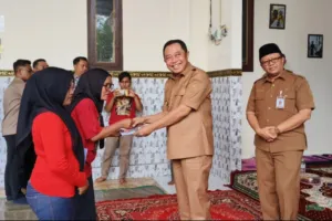 Dana Cukai untuk Rakyat! Pemkab Bondowoso Kucurkan BLT ke Buruh Rokok Tahap II