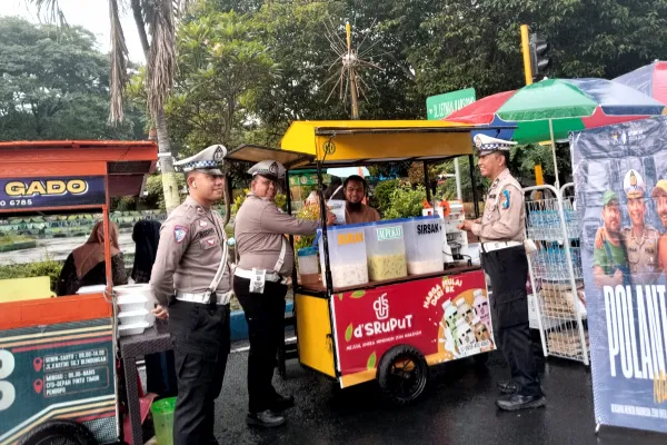 Car Free Day Jadi Panggung Edukasi: Polantas Bondowoso Sapa Warga dengan Pesan Keselamatan
