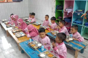 Program Makan Bergizi Gratis TK Nurul Falah Sukses Dilaksanakan, Anak-Anak Antusias Menyantap Menu Sehat
