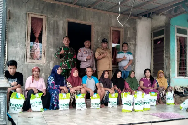 Babinsa Binakal Kawal Distribusi Bibit Padi Unggul Dukung Program Swasembada Beras