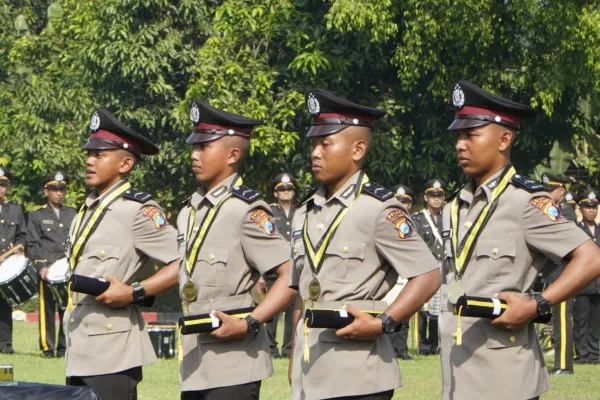 Anak Petani hingga Montir Jadi Lulusan Terbaik Bintara Remaja SPN Polda Jatim