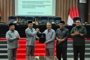DPRD Bondowoso Setujui Dua Raperda Strategis, Bupati: Perkuat Fiskal Daerah dan Demokrasi Desa