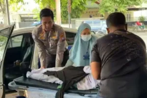 Aksi Humanis Kasat Lantas Polresta Banyuwangi Selamatkan Korban Laka Tunggal