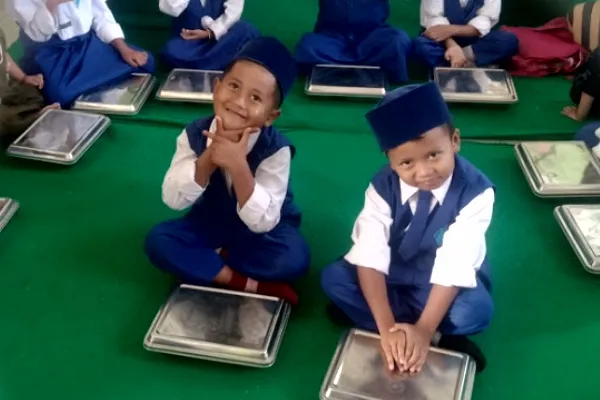 Ceria dan Penuh Semangat! KB Darul Mu’Minin Sumbertengah Sambut Program Makanan Bergizi Gratis