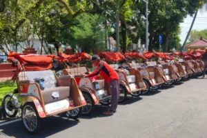 Presiden Prabowo Subianto Salurkan 200 Unit Becak Listrik untuk Warga Bondowoso