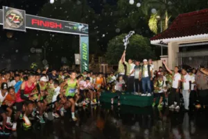 Lari di Tengah Hujan! Kapolres Bondowoso Turun Langsung Semarakkan Night Run 2026