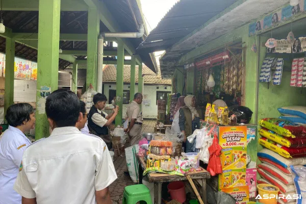 Cegah Lonjakan Harga, Polisi Turun Langsung Pantau Sembako di Pasar Nangkaan