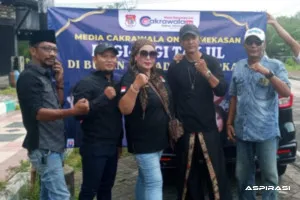 Ramadan Penuh Berkah, Media Cakrawala.One Pamekasan Tebar Takjil untuk Pengguna Jalan