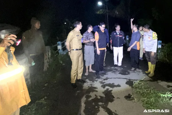 Banjir Terjang Prajekan, Sejumlah Jembatan Ambruk, Akses Warga Lumpuh