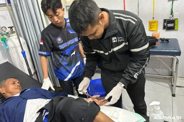 Cincin Misterius Bikin Panik, Damkar Bondowoso Sigap Evakuasi Jari Warga di Curahdami