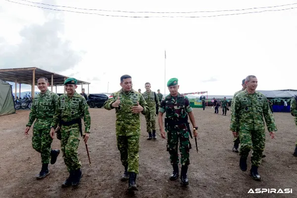 Pangdam XV/Pattimura Tinjau Yonif 866, Rinto Wijaya Dampingi